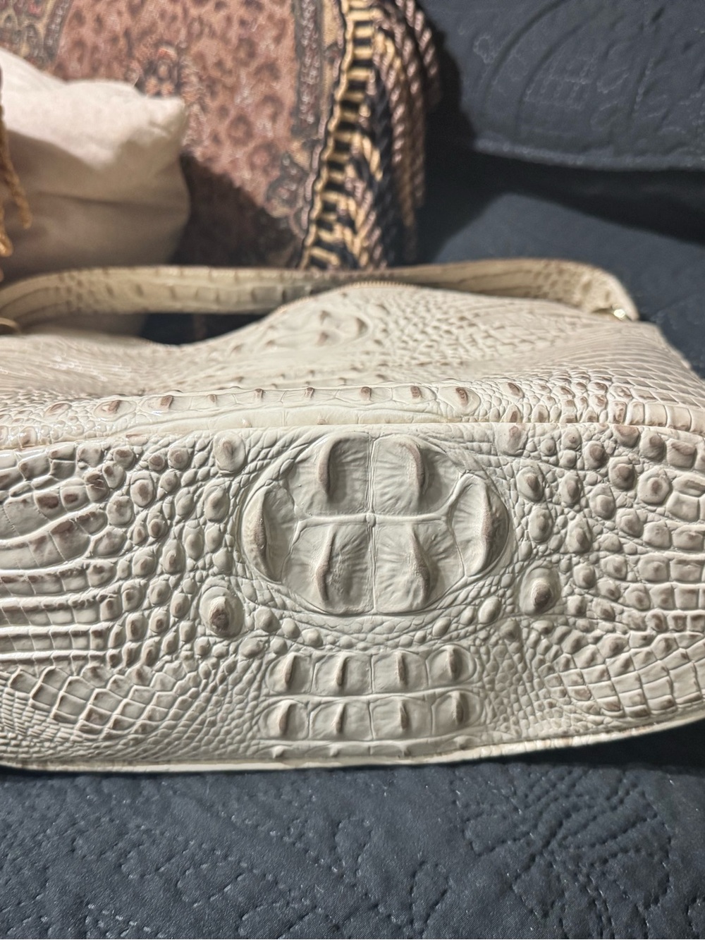 Brahmin Melbourne Purse. Vanilla colored Croc-Embossed Leather Shoulder Bag - Picture 4 of 7